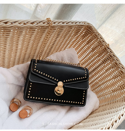 Fém díszítéssel és hosszú füllel ellátott női táska több színben