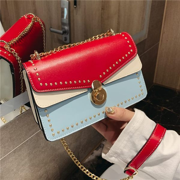 Fém díszítéssel és hosszú füllel ellátott női táska több színben