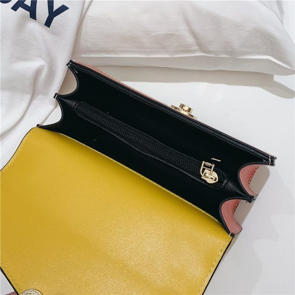 Fém díszítéssel és hosszú füllel ellátott női táska több színben