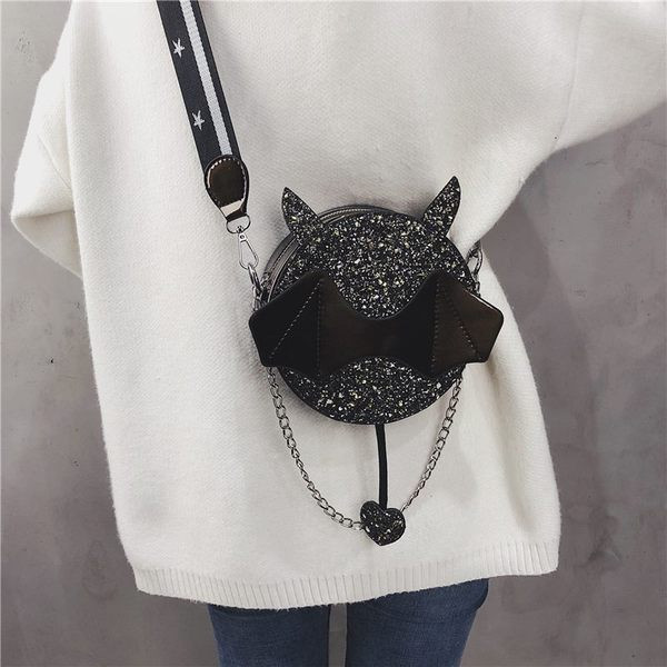 Geanta de dama moderna cu elemente 3D si lant