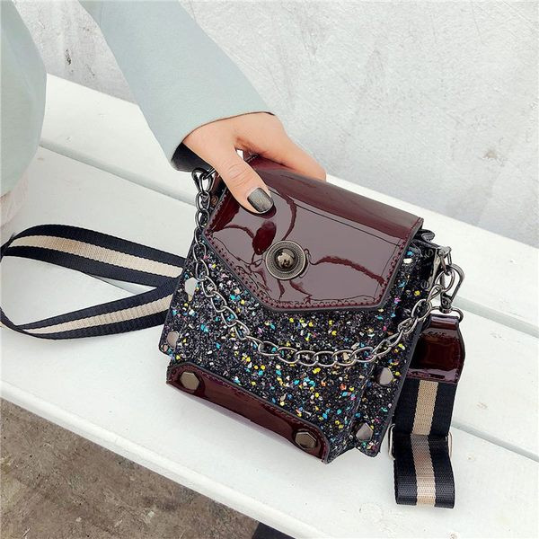 Stílusos női táska hosszú füllel, különböző színekben