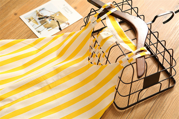 Nyári gyerekruha vékony pántokkal, sárga színben