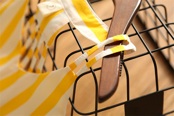 Nyári gyerekruha vékony pántokkal, sárga színben