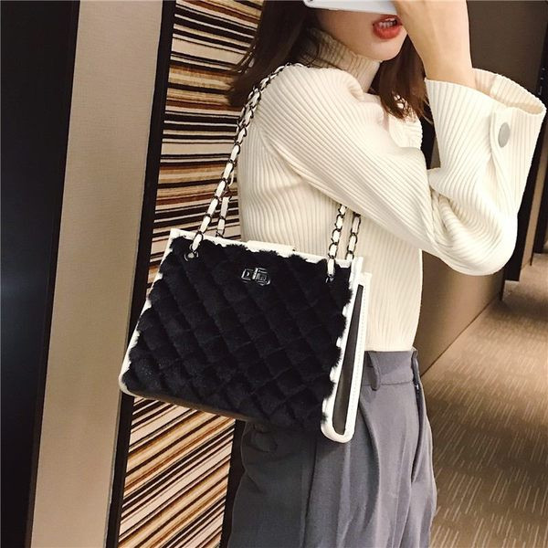 Női pehelytáska hosszú füllel, többféle színben