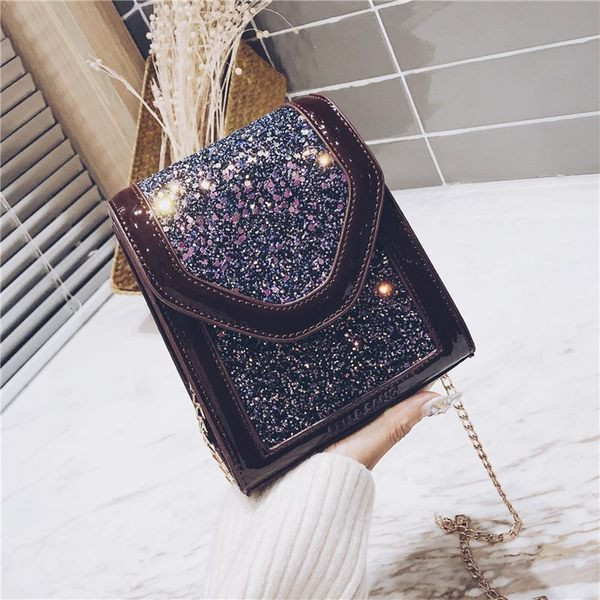 Geanta de dama eleganta cu lant si inchizator metalic