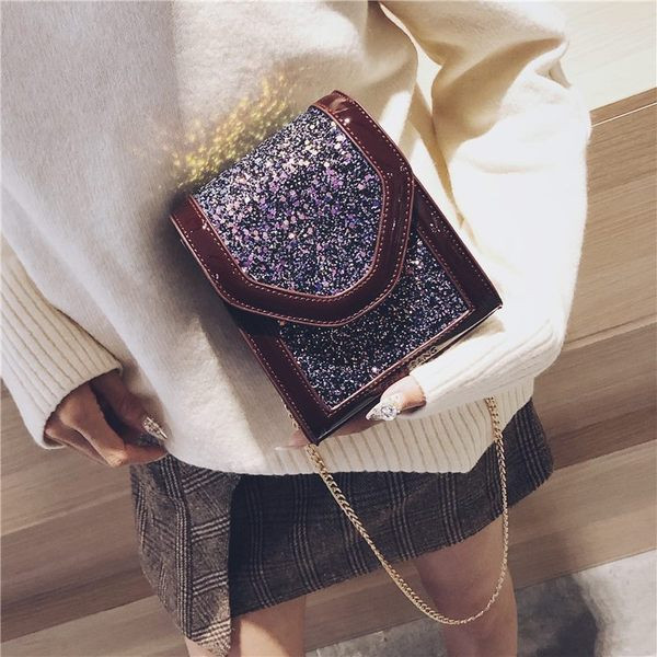 Geanta de dama eleganta cu lant si inchizator metalic