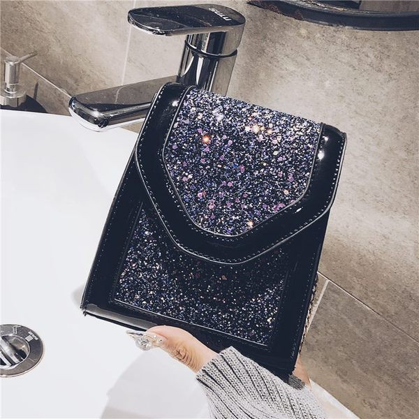 Geanta de dama eleganta cu lant si inchizator metalic