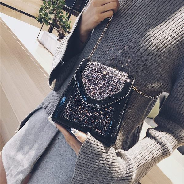 Geanta de dama eleganta cu lant si inchizator metalic