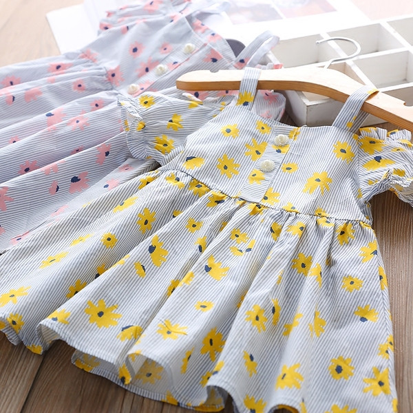 Rochie modernă pentru copii cu motive florale și umerii deschiși