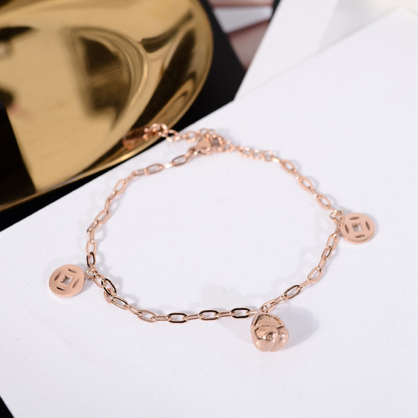 Brățară elegantă de damă cu pandantive de culoare aurie