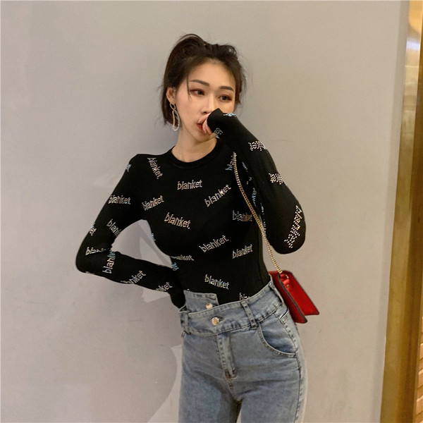 Modern női blúz hosszú ujjal, két színben, feliratokkal