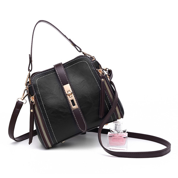 Modern női táska kiegészítővel, különböző színekben