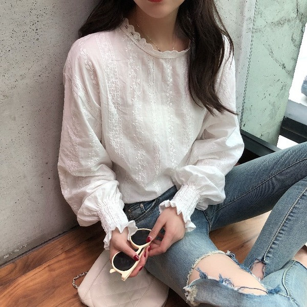 Cămașă modernă de damă în alb cu broderie