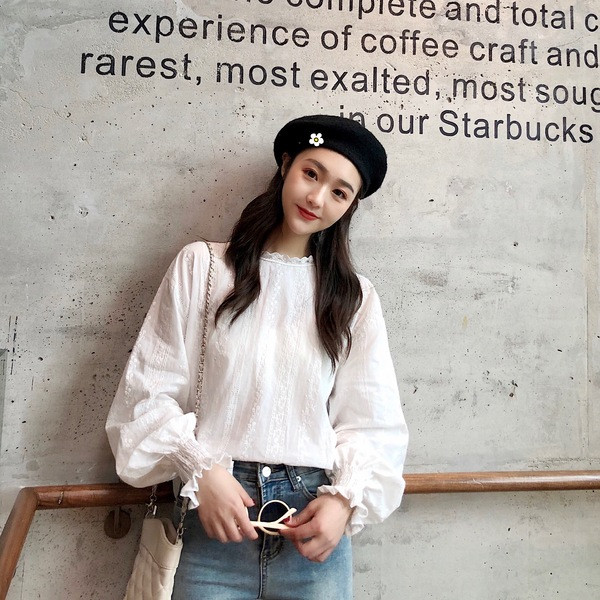 Cămașă modernă de damă în alb cu broderie