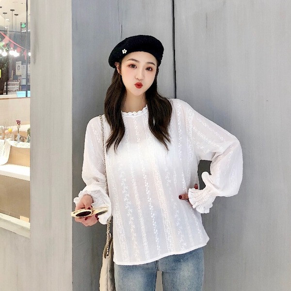 Cămașă modernă de damă în alb cu broderie