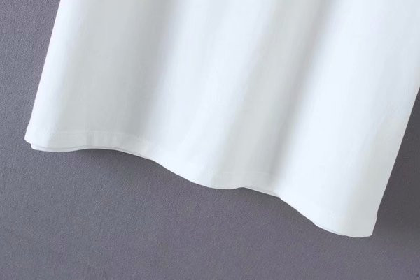 Női alkalmi póló V-nyakkal fehér és fekete színben