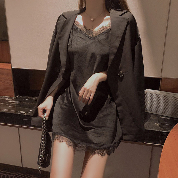 Rochie neagra de dama eleganta cu dantela