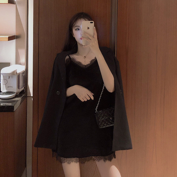 Rochie neagra de dama eleganta cu dantela