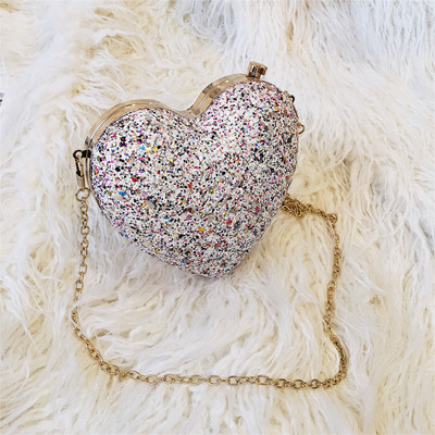 Modern női táska szív alakú, hosszú fém fogantyúval