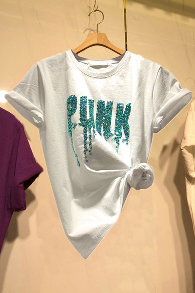 Tricou de damă modern cu o inscripție în alb