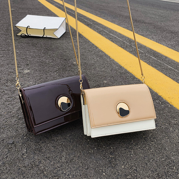 Elegáns női táska eko bőrből 3D fém elemekkel és hosszú füllel