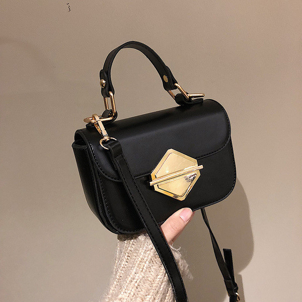 Modern női táska 3D fém elemekkel, öko bőrből