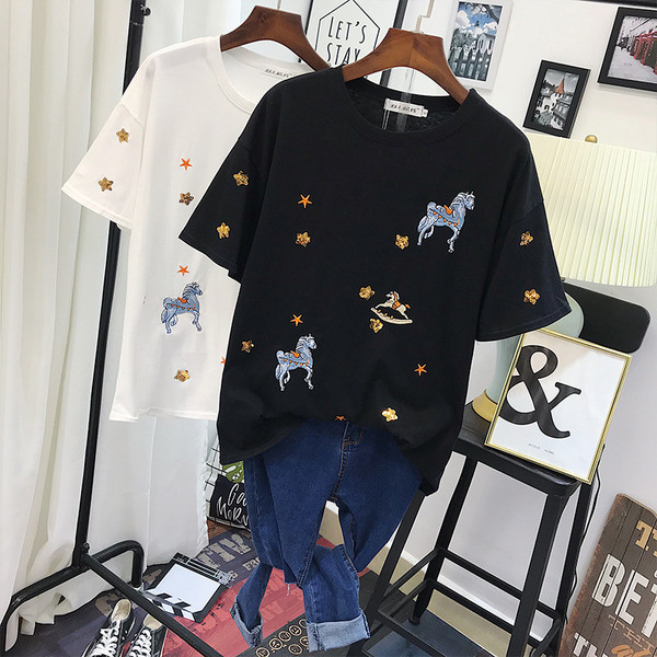 Tricou de dama modern cu broderie in alb si negru