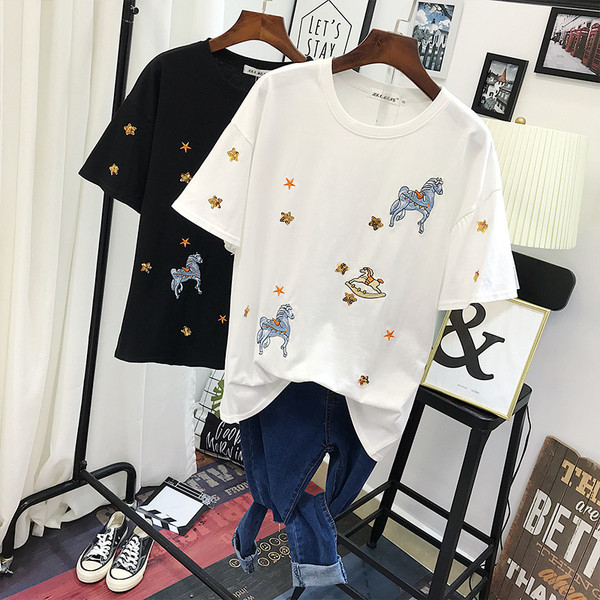 Tricou de dama modern cu broderie in alb si negru