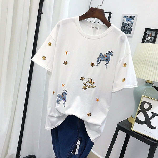 Tricou de dama modern cu broderie in alb si negru