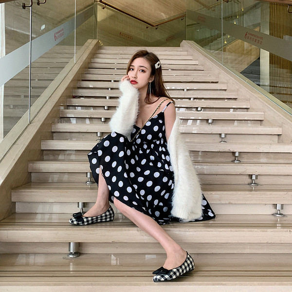 Rochie casual de dama cu buline in negru