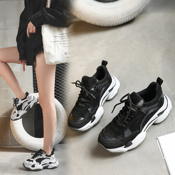 Aktuális női tornacipő durva talppal, két színben