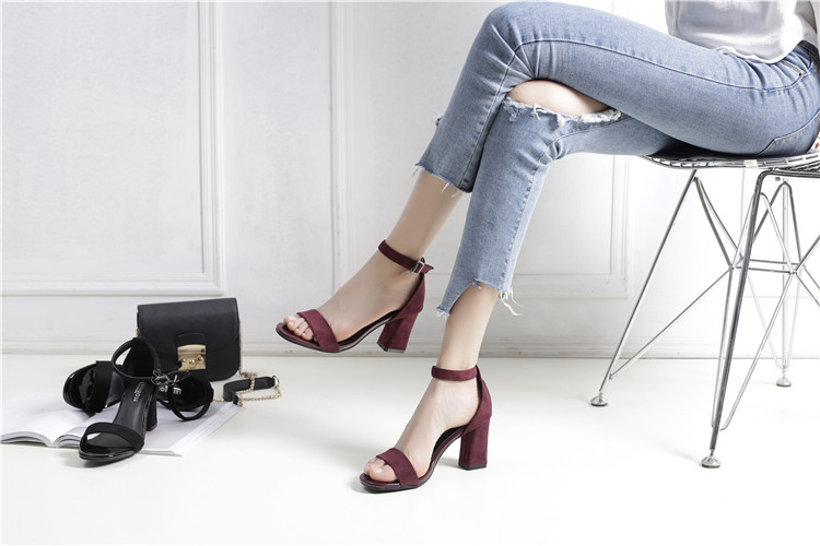 Pantofi eleganti de dama cu toc in doua culori de piele intoarsa ecologica