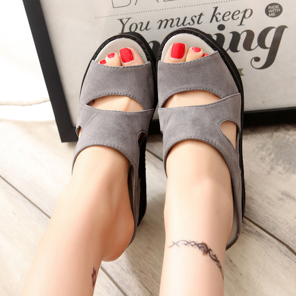 Aktuális magas talpú női papucs három színben