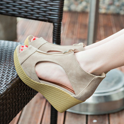 Модерни дамски сандали с висока подметка от еко велур в два цвята