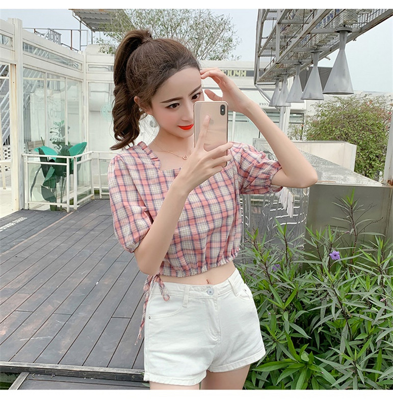 Bluză scurtă de damă în carouri, stilată, în două culori