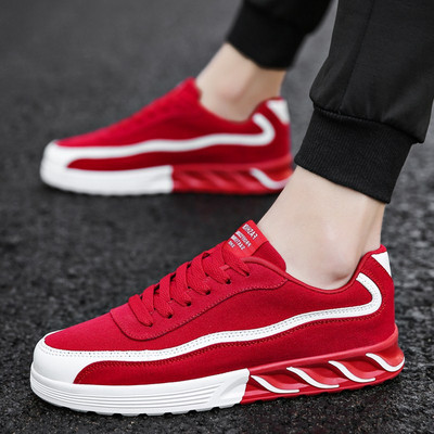 Férfi tornacipők érdekes modellekben fekete, szürke és piros színben