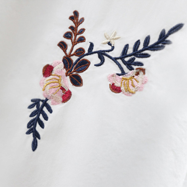 Cămașă modernă de damă alb cu broderie