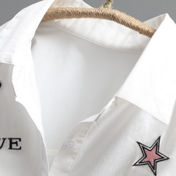 Modern női ing, fehér felirattal - széles modell