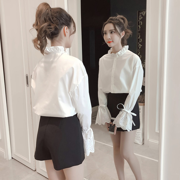 Cămașă actuală de damă în alb cu mâneci interesante