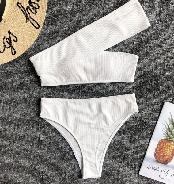 Costum de baie de damă actual în două părți în mai multe culori