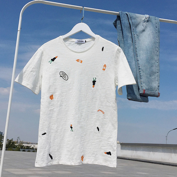 Alkalmi férfi póló fehér hímzéssel