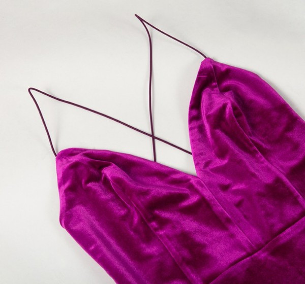 Stílusos női bársonyruha mély V-nyakkal, két színben