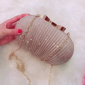 Modern mini női táska lánccal és fém elemekkel