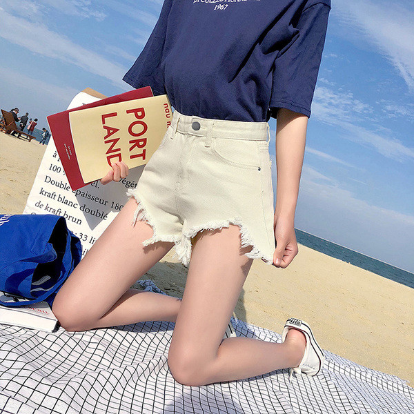 Női rövid farmer fehér és fekete színben, magas derékkal