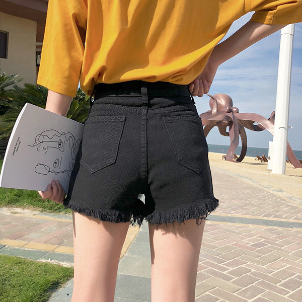 Női rövid farmer fehér és fekete színben, magas derékkal