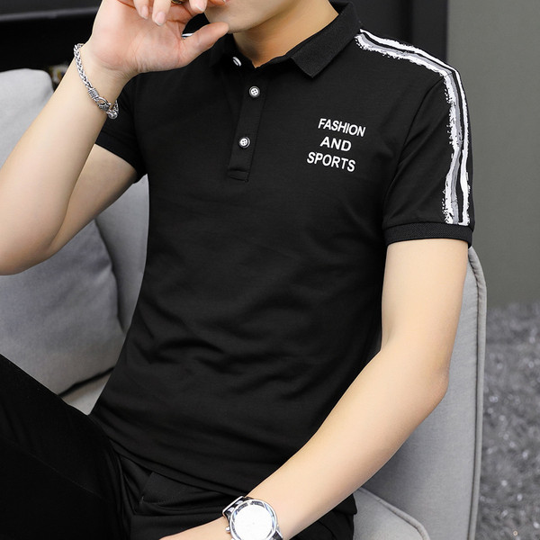 Tricou modern pentru bărbați cu guler și inscripții în trei culori