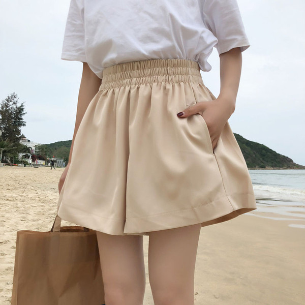 Női magas derekú rövidnadrág két színben, zsebbel