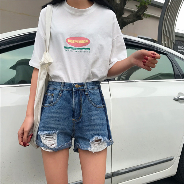 Modern női rövid farmernadrág kék színben, magas derékkal