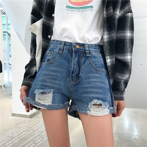 Modern női rövid farmernadrág kék színben, magas derékkal