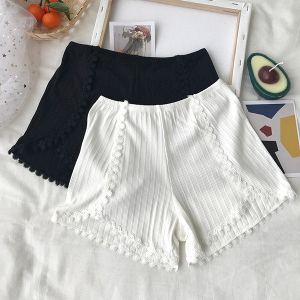 Pantaloni scurți casual de damă în alb și negru